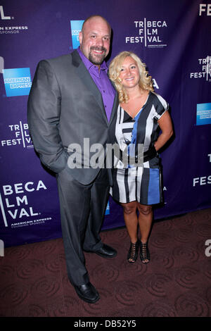 Hugo Girard et Nadine Tremblay 2011 Tribeca Film Festival - Un pour tous les Short Program - Arrivées La ville de New York, USA - 22.04.11 Banque D'Images