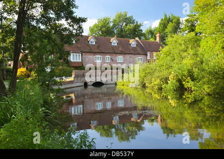 Ancien moulin sur la rivière Kennett à moindre Denford Banque D'Images