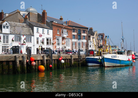 Vieux Port avec bateaux de pêche Banque D'Images