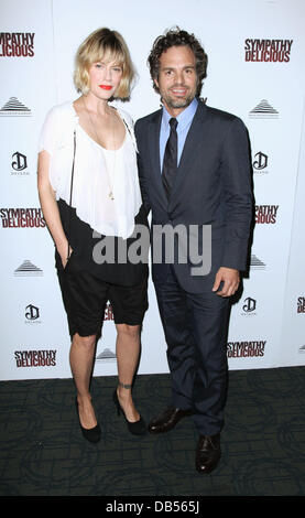 Sunrise Coigney et Mark Ruffalo la projection de 'Sympathy pour Delicious' au Monument's Sunshine Cinema New York City, USA - 25.04.11 Banque D'Images