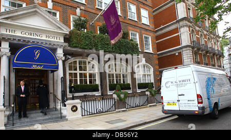 Le champagne est livré à l'hôtel The Goring où Kate Middleton va rester la nuit avant son mariage avec le Prince William à Londres, Angleterre - 26.04.11 Banque D'Images