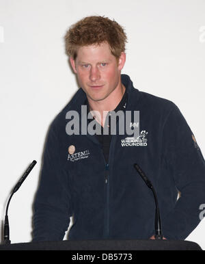 Le prince Harry assiste à la marche avec les blessés Retour à la réception des médias à BAFTA à Londres, en Angleterre. Un groupe de militaires blessés ont été rejoints par le prince Harry pour quatre jours, au cours d'une 13 jours de trek à travers la calotte polaire, pour aider à recueillir des fonds pour la marche avec les blessés de la charité. Londres, Angleterre - 26.04.11 ** Non disponible pour publication en France. Disponible pour publication Banque D'Images