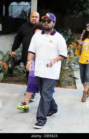 Ice Cube arrive pour le jeu 5 de la 2011 finales de NBA entre les LA Lakers et le New Orleans Hornets au Staples Center de Los Angeles, Californie - 26.04.11 Banque D'Images