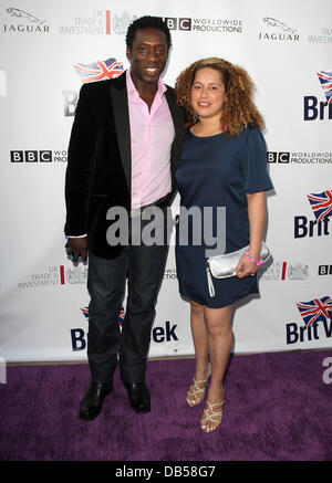 Hakeem Kae-Kazim avec Bronwyn épouse BritWeek Lancement VIP de réception au consulat britannique de la Los Angeles, Californie - 26.04.11 Banque D'Images