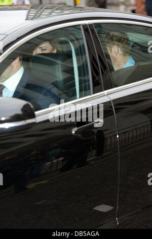 Catherine Middleton et le prince Harry arriver à l'abbaye de Westminster avant son mariage qui aura lieu le vendredi 29 avril, 2011. Londres, Angleterre - 28.04.11 Banque D'Images