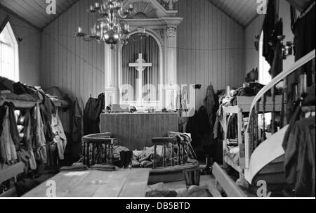 Evénements, Seconde Guerre mondiale / Seconde Guerre mondiale, Norvège, occupation allemande, Wehrmacht soldats à leurs quartiers dans une chapelle, Laponie, vers 1942, droits additionnels-Clearences-non disponible Banque D'Images