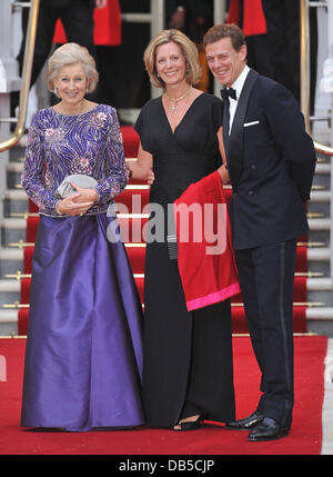 La princesse Alexandra (L), son fils James (R) et fille Julia Ogilvy (C) Mariage Royal - pré-dîner de mariage tenue au Mandarin Oriental Hyde Park - Arrivées. Londres, Angleterre - 28.04.11 Banque D'Images