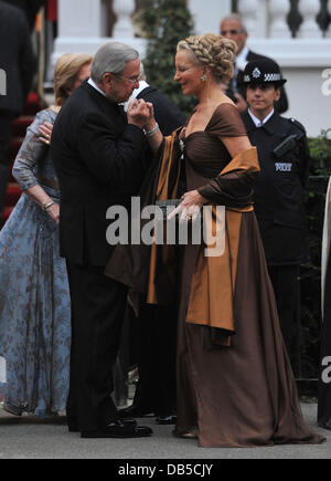 Le roi Constantin de Grèce et la princesse Michael de Kent Mariage Royal - pré-dîner de mariage tenue au Mandarin Oriental Hyde Park - Arrivées. Londres, Angleterre - 28.04.11 Banque D'Images