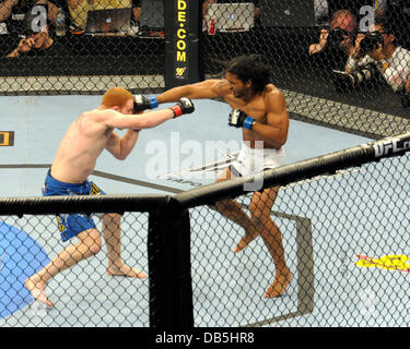 Ben Henderson vs Mark Bocek Poids welter UFC 129 - Bout tenu au Centre Rogers. Toronto, Canada - 30.04.11 Banque D'Images