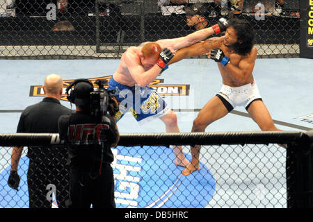 Ben Henderson vs Mark Bocek Poids welter UFC 129 - Bout tenu au Centre Rogers. Toronto, Canada - 30.04.11 Banque D'Images