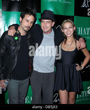 Rob Patterson, Charlie Sheen et Natalie Kenly Charlie Sheen organise une soirée au Club de château et jardins à l'intérieur de l'Hôtel de Paris et Casino Las Vegas, Nevada - 30.04.11 Banque D'Images