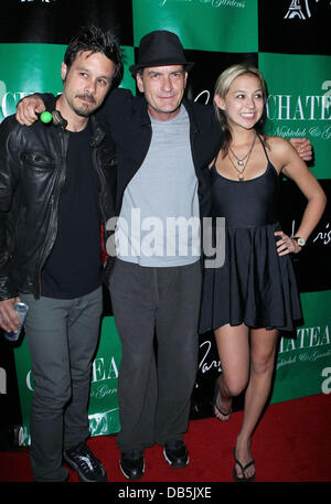 Rob Patterson, Charlie Sheen et Natalie Kenly Charlie Sheen organise une soirée au Club de château et jardins à l'intérieur de l'Hôtel de Paris et Casino Las Vegas, Nevada - 30.04.11 Banque D'Images