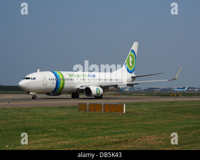 PH-HSC est un Boeing 737-8K2(WL) exploité par Transavia, une compagnie aérienne néerlandaise low cost. Cet avion dessert les liaisons européennes et fait partie de la flotte de Transavia, connue pour ses performances fiables et ses options de voyage rentables. Il est vu ici à l'aéroport d'Amsterdam Schiphol. Banque D'Images