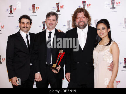 Arian Moayed, John Collins, Oskar Eustis et T.V. Carpio La 26e Lucille Lortel Awards annuel tenu à NYU Skirball Center - Salle de New York City, USA - 01.05.11 Banque D'Images