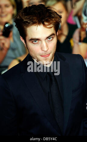 Robert Pattinson l'eau pour les éléphants - UK film premiere tenue à la vue Westfield - Arrivées. Londres, Angleterre - 03.05.11 Banque D'Images