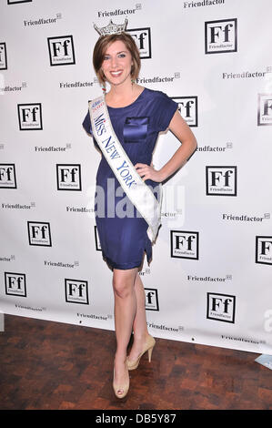 Miss New York, Claire Buffie au New York lancement d'Friendfactor Lavo à New York City, USA - 03.05.11 Banque D'Images