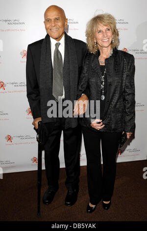 Harry Belafonte et épouse Pamela Frank à la Stephen Lewis Foundation's Hope Rising ! Concert-bénéfice qui a eu lieu au Sony Centre for the Performing Art - Arrivées. Toronto, Canada - 03.05.11 Banque D'Images