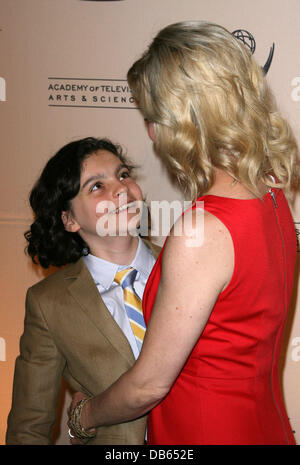 Max Burkholder et Monica Potter l'Academy of Television Arts & Sciences 4e Conférence annuelle de l'Académie de télévision 'honneur' gala tenu à l'hôtel Beverly Hills - Arrivées Los Angeles, Californie - 05.05.11 Banque D'Images