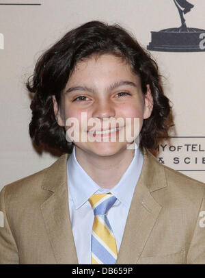 Max Burkholder l'Academy of Television Arts & Sciences 4e Conférence annuelle de l'Académie de télévision 'Gala' rend hommage à Los Angeles, Californie - 05.05.11 - Arrivées Los Angeles, Californie - 05.05.11 Banque D'Images