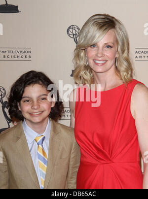 Max Burkholder, Monica Potter l'Academy of Television Arts & Sciences 4e Conférence annuelle de l'Académie de télévision 'Gala' rend hommage à Los Angeles, Californie - 05.05.11 - Arrivées Los Angeles, Californie - 05.05.11 Banque D'Images