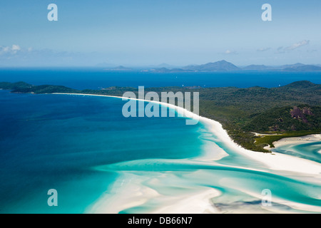 Vue aérienne Whitehaven Beach et Hill Inlet. Whitsunday Island, Whitsundays, Queensland, Australie Banque D'Images