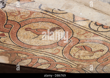 Détail de la mosaïque carrelage marbre du baptistère byzantin en Albanie Butrint Banque D'Images