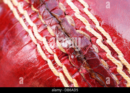 Macro d'une balle de cricket couture Banque D'Images