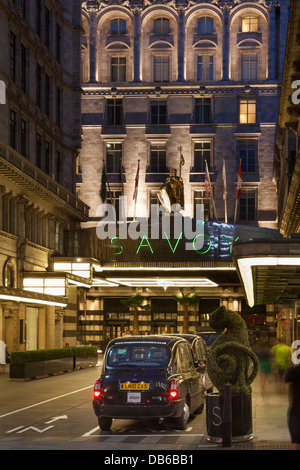 L'hôtel Savoy de nuit,le Strand, Londres, Angleterre