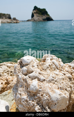 ​​Bottom la mer avec des pierres en Méditerranée Banque D'Images