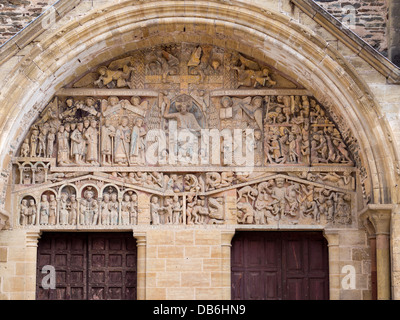 Saint Foy tympan du Jugement Dernier. Le tympan détaillées sur la porte de l'ouest, sculptée entre 1107 et 1125 Banque D'Images