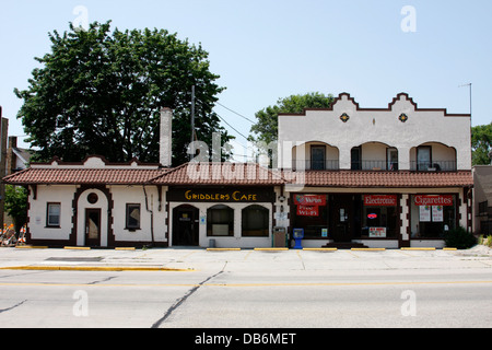 Petite ville aux États-Unis. Bâtiment commercial à Menomonee Falls Wisconsin Banque D'Images