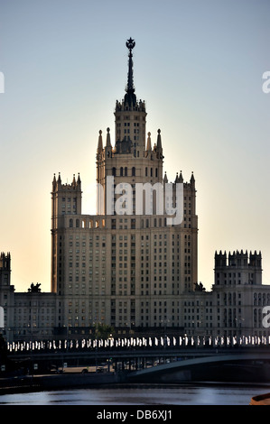 Moscou. Gratte-ciel sur remblai Kotelnicheskaya de Staline Banque D'Images