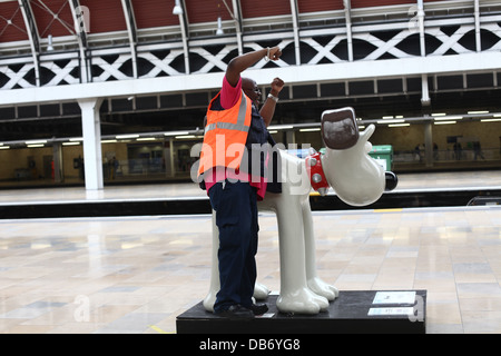 Passe-câble en gare de Paddington, l'extrémité de la ligne de chemin de fer reliant Londres à Bristol, Juin 2013 Banque D'Images