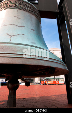 Les "autres" Liberty Bell à l'extérieur de l'Union Station à Washington DC Banque D'Images