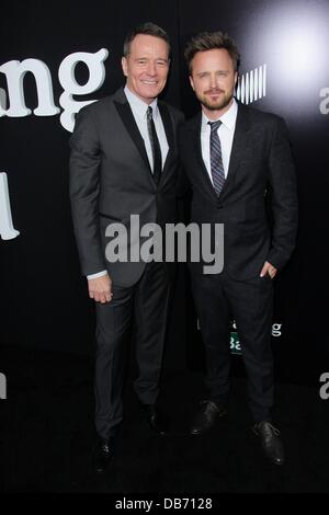Los Angeles, Californie, USA. 24 juillet, 2013. Aaron Paul et Bryan Cranston assister à ''AMC Breaking Bad'' première projection le 24 juillet 2013 chez Sony Pictures Studios de Culver City, CA. USA. Credit : TLeopold ZUMAPRESS.com/Alamy/Photos/Globe Live News Banque D'Images