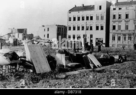 Période d'après-guerre, occupation, Allemagne, Wilhelmshaven, explosion du quai de 80000 tonnes du chantier naval par les Britanniques, 25.11.1948, droits additionnels-Clearences-non disponible Banque D'Images