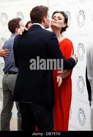 David Boreanaz et Emily Deschanel Le Paley Center for Media présente 'Bones' Los Angeles, Californie - 09.05.11 Banque D'Images