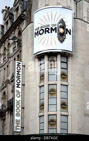 Londres, Angleterre, Royaume-Uni. Prince of Wales Theatre, Coventry Street : Le Livre de Mormon Banque D'Images