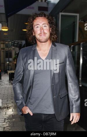 Bras gauche du Yorkshire, fastbowler Ryan Sidebottom assiste à l'ouverture d'Carliccio's restaurant Leeds, Angleterre - 12.05.11 Banque D'Images