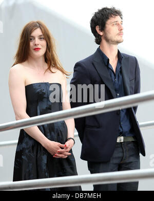 Gabriel Elkaim et Jeremie Elkaim apparaissent sur 'Le Grand Journal' Cannes, France - 12.05.11 Banque D'Images