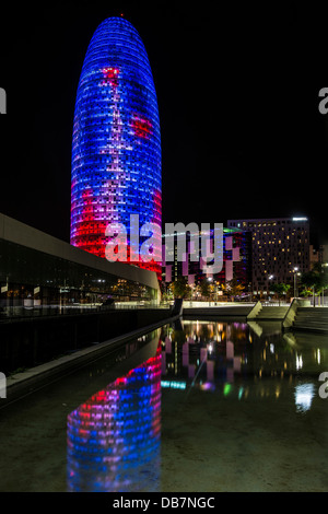 Gratte-ciel Torre Agbar, l'architecte Jean Nouvel, la Plaça de les Glòries Catalanes Square, Barcelone, Catalogne, Espagne Banque D'Images