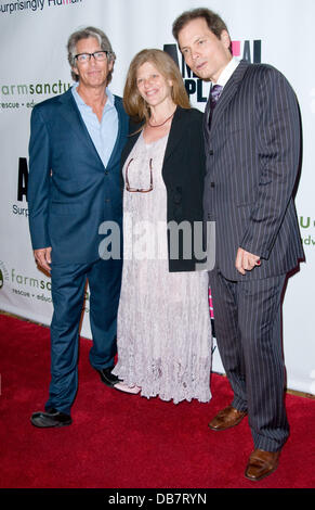 Eric Roberts, Eliza Roberts et Guest Farm Sanctuary au Gala du 25e anniversaire de Cipriani Wall Street - Arrivées La ville de New York, USA - 14.05.11 Banque D'Images