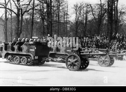 Nazisme / National socialisme, militaire, parades, défilé le 47e anniversaire d'Adolf Hitler, Berlin, 20.4.1936, artillerie motorisée, droits additionnels-Clearences-non disponible Banque D'Images