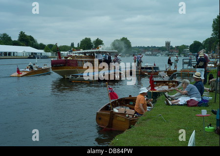 Thames 35e Rallye bateau traditionnel, Henley-on-Thames, Angleterre Juillet 2013.Les bateaux en bois traditionnels sur la Tamise. Banque D'Images