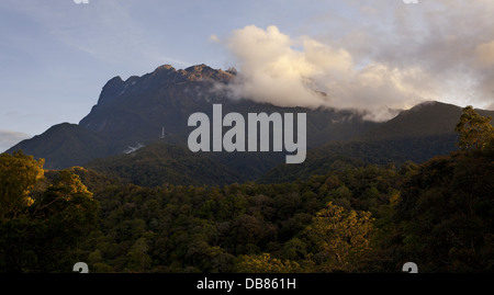 Le Mont Kinabalu, la plus haute montagne de la Malaisie, Sabah, Malaisie Banque D'Images
