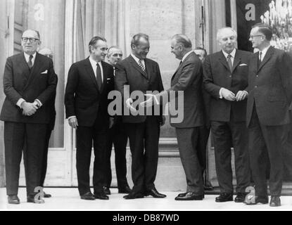 Brandt, Willy, 18.12.1913 - 8. 10.1992, politicien allemand (SPD), Chancelier fédéral 21.10.1969 - 7.5.1974, visite en France, avec le président Georges Pompidou, Elysee Palace, Paris, 30.1.1970, le ministre des Affaires étrangères Maurice Schumann et le Premier ministre Jacques Chaban-Delmas, le ministre fédéral des Affaires étrangères Walter Scheel et le ministre fédéral de l'économie Karl Schiller, Banque D'Images