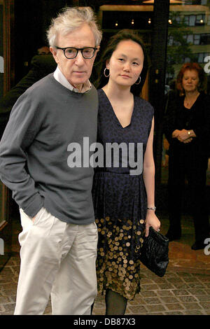 Woody Allen, Soon-Yi Previn La présélection des 'Midnight in Paris' au Tribeca Grand Hotel New York City, USA - 17.05.11 Banque D'Images