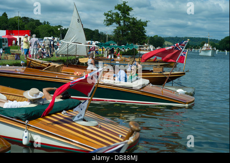 Thames 35e Rallye bateau traditionnel, Henley-on-Thames, Angleterre Juillet 2013.Les bateaux en bois traditionnels sur la Tamise. Banque D'Images