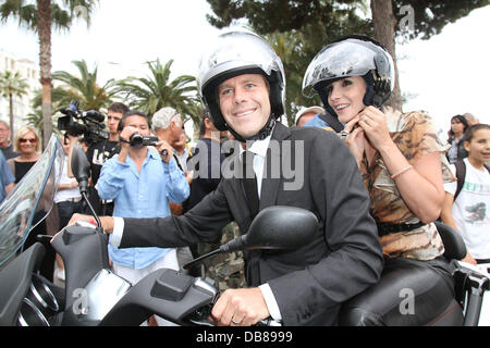 Clotilde Courau et mari Emmanuel Philibert de Savoie, 2011 Cannes International Film Festival - Jour 8 - Roberto Cavalli Parti. Cannes, France - 18.05.11 Banque D'Images