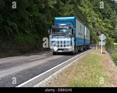 camion dh NZ camion articulé SH2 Waioeka gorge camion hgv de transport Nouvelle-Zélande Banque D'Images